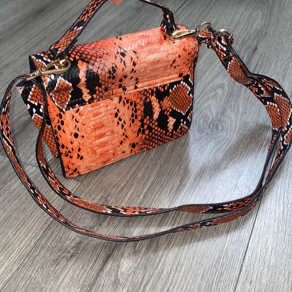 PRETTYLITTLETHING Mini Cross Body Snake Printed Bag - Picture 9 of 12
